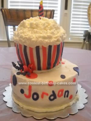 Picture Birthday Cake on Coolest Giant Cupcake Birthday Cake 4