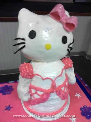 Strawberry Birthday Cake on Coolest Hello Kitty Birthday Cake 225