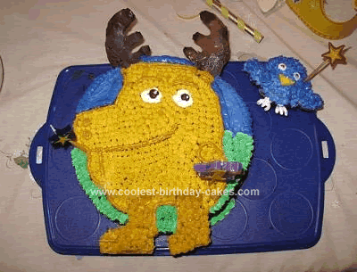 My son Alexander is a huge fan of Moose A Moose and Zee, so what better cake 