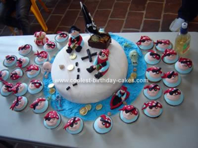 Pirate Birthday Cakes on Homemade Pirate Birthday Cake And Cupcakes