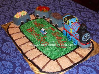 Thomas  Train Birthday Cake on Coolest Thomas The Tank Engine Birthday Cake 134