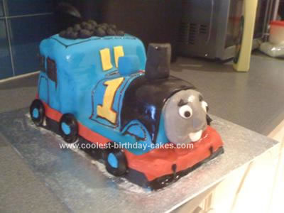Thomas  Train Birthday Cake on Coolest Thomas The Tank Engine Cake 145
