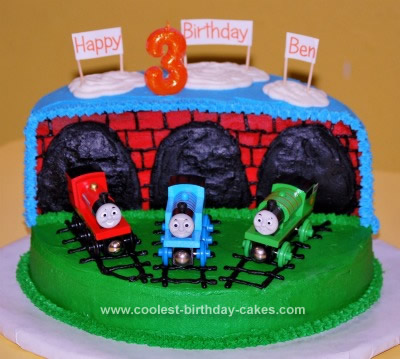 Train Birthday Cakes on Coolest Thomas The Train Birthday Cake Design 8