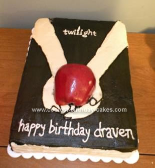 Twilight Birthday Cakes on Coolest Twilight Birthday Cake 2