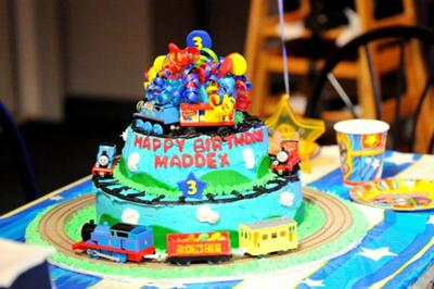 Thomas  Train Birthday Cakes on Home Made Thomas Birthday Cake