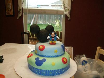 Mickey Mouse Birthday Cakes on Homemade Mickey Mouse Birthday Cake