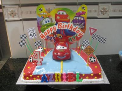 Spongebob Birthday Cakes on Lightning Mcqeen Birthday Cake