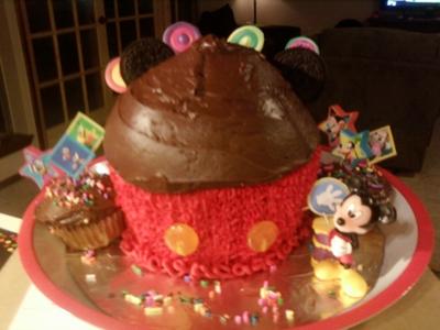 Spiderman Birthday Cake on Mickey Mouse Giant Cupcake Cake