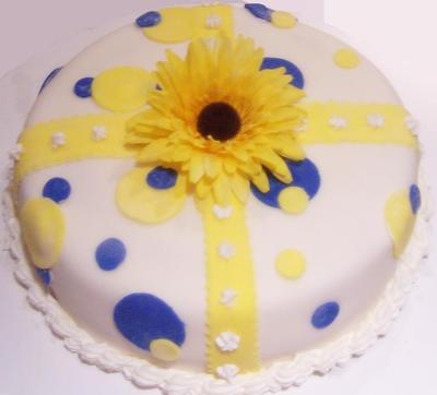 Flower Birthday Cake on Quick Fondant Birthday Cake