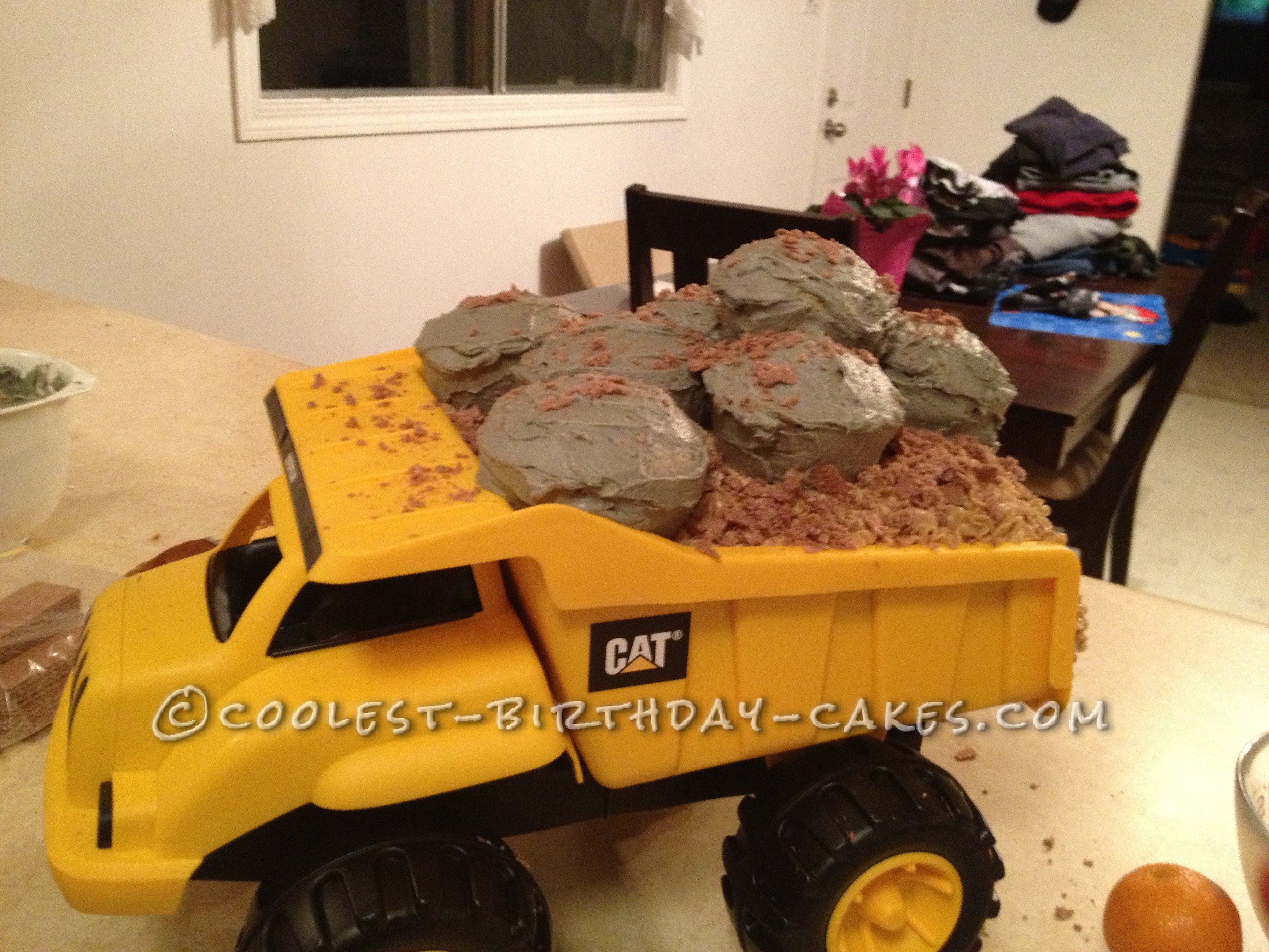 Cool Digger Dirt Cake - You Can Dig Your Own Cake!