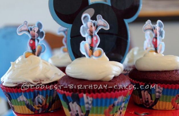 Awesome Mickey Mouse Crazy Cake and Cupcakes
