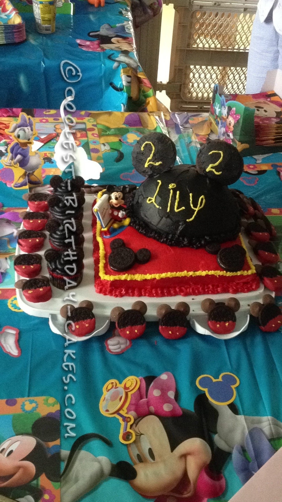 Coolest Mickey Mouse Cake and Cupcakes