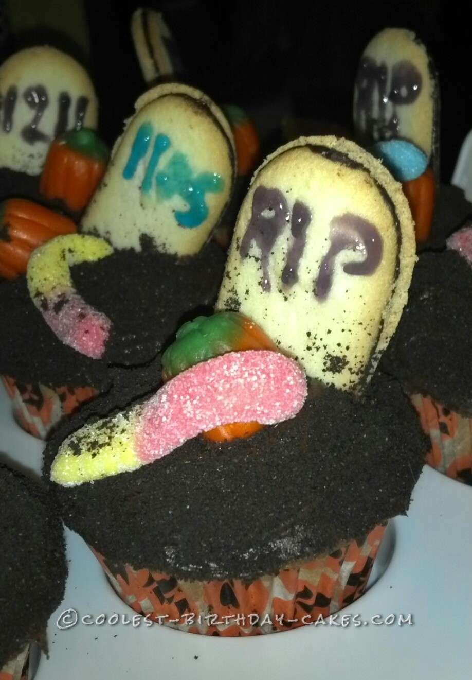 Cool Graveyard Cupcakes