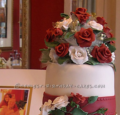 Coolest Red and White Rose Wedding Cake