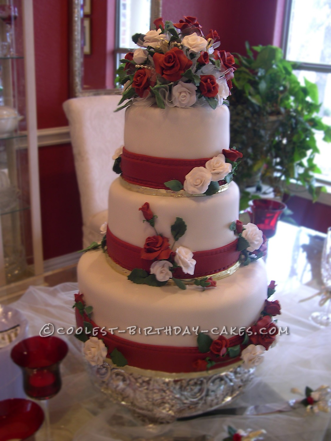 Coolest Red and White Rose Wedding Cake