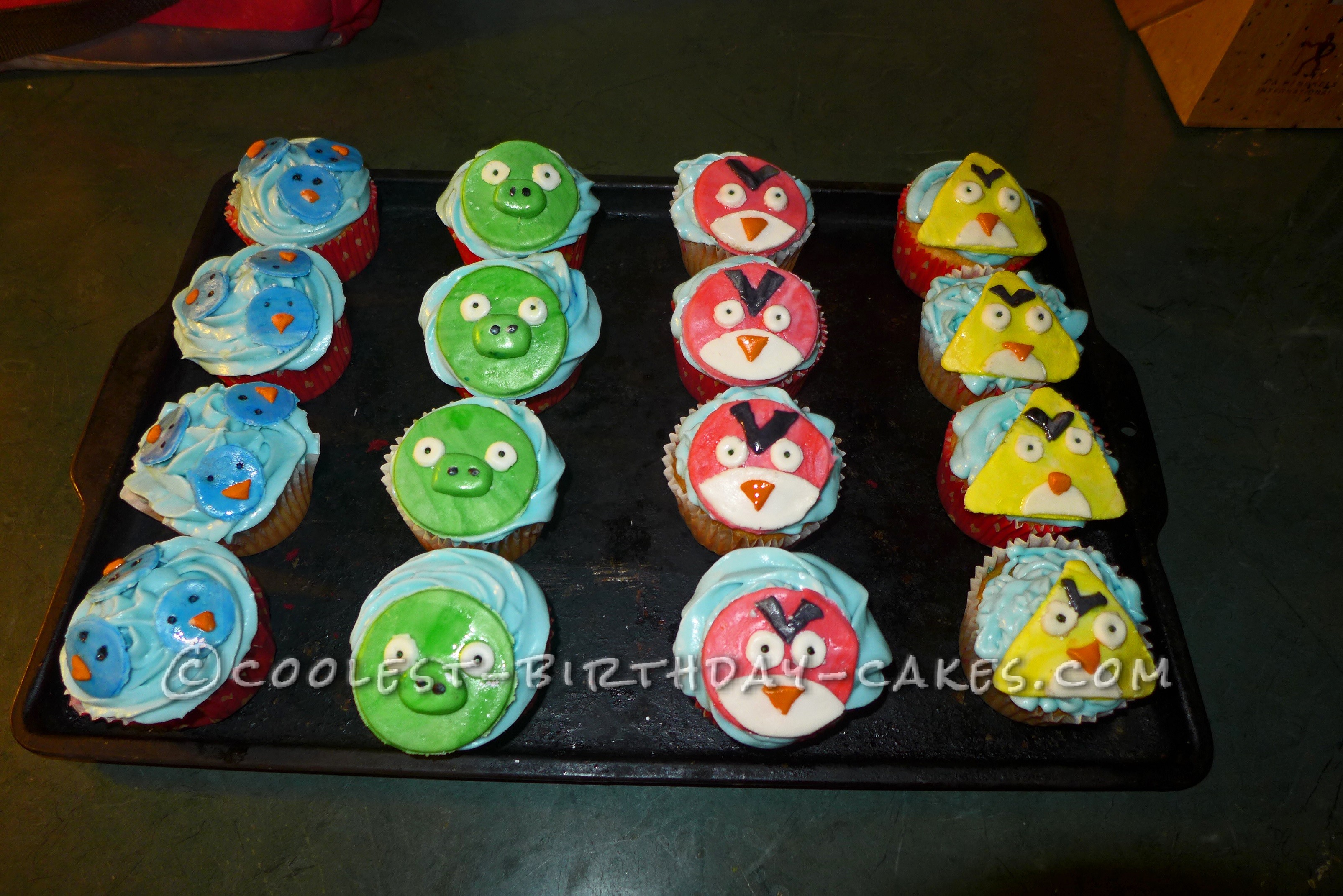 Coolest 2-D Angry Birds Cake and Cupcakes