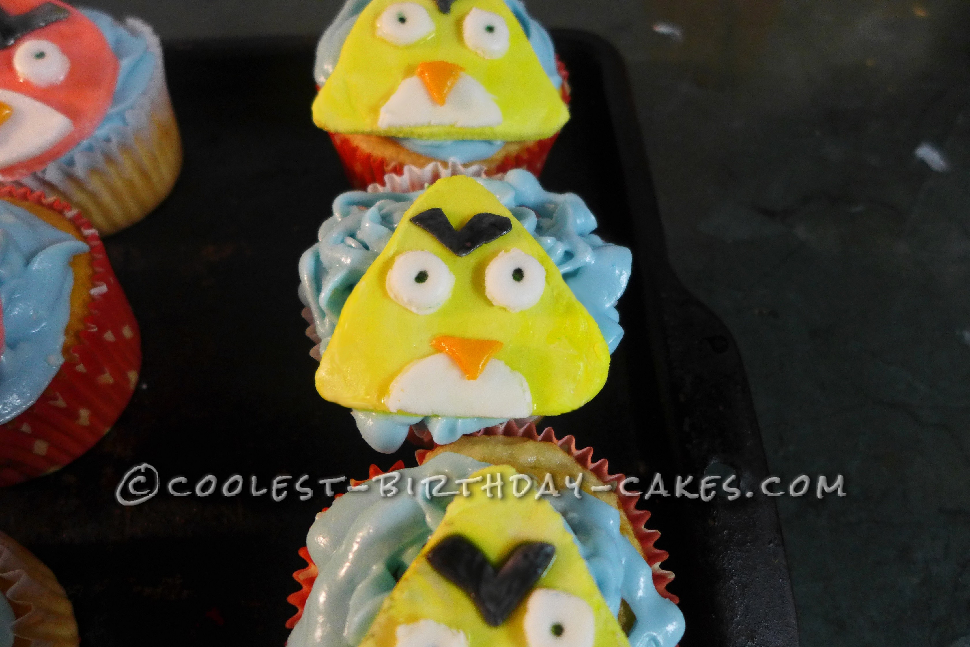 Coolest 2-D Angry Birds Cake and Cupcakes