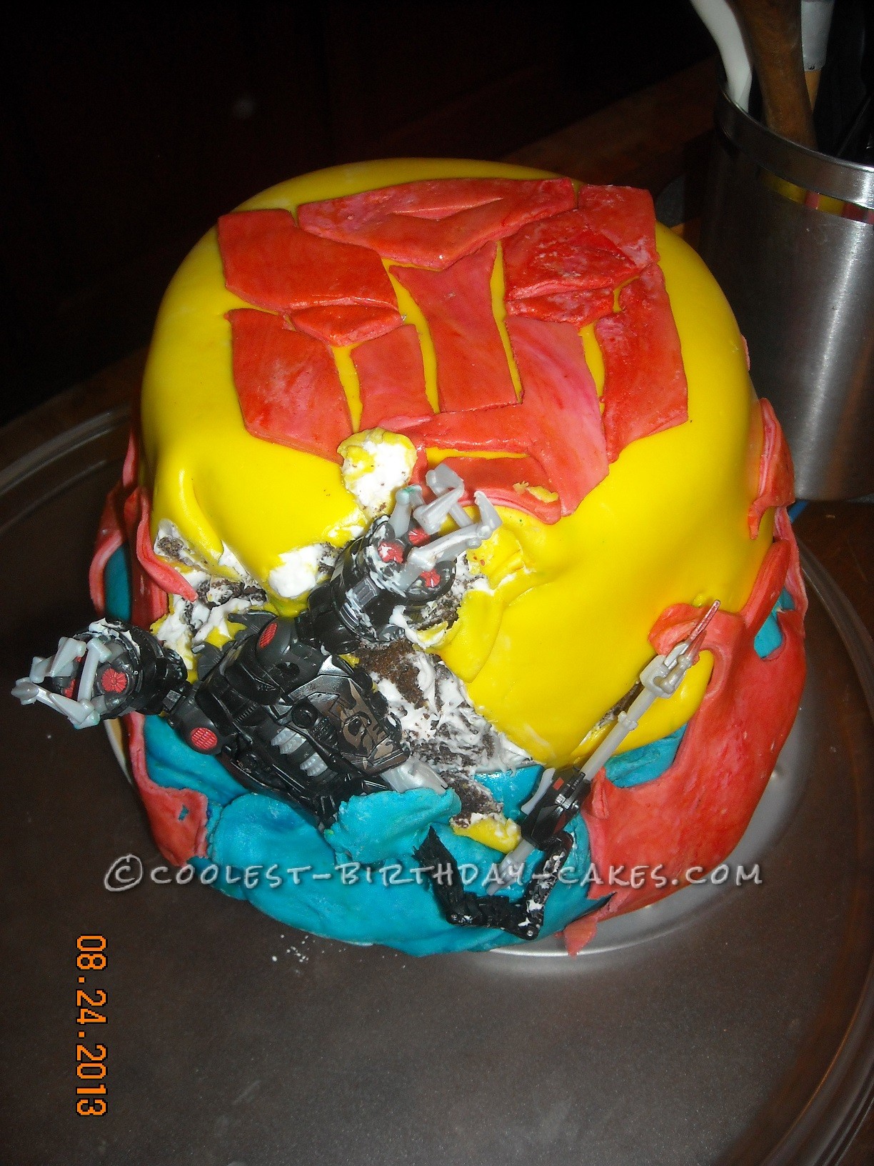 Coolest Transformers Cake - Destroyed by Scorponok