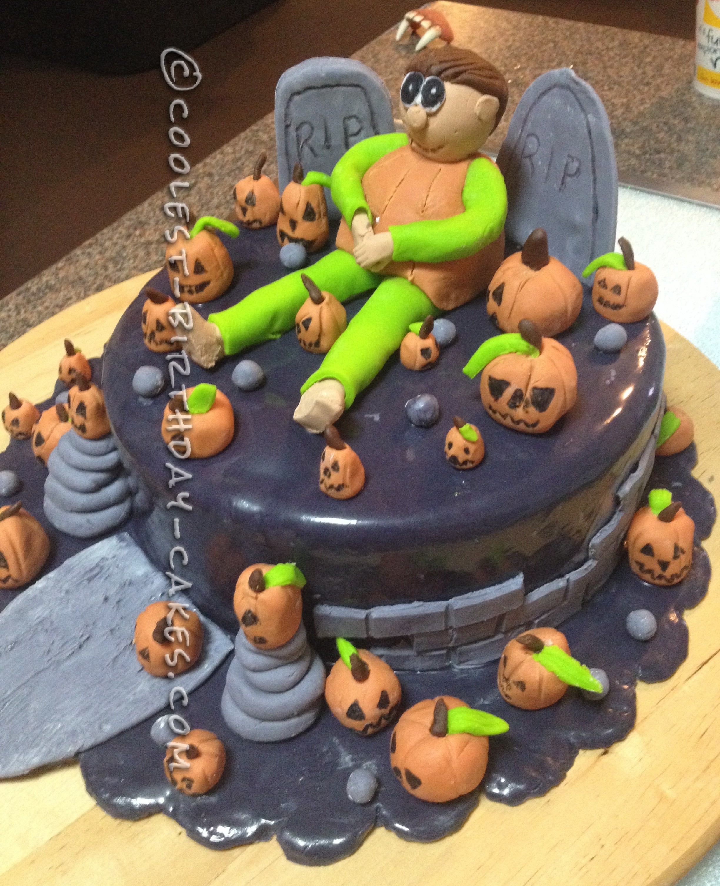 Last Minute Pumpkin Man Halloween Cake