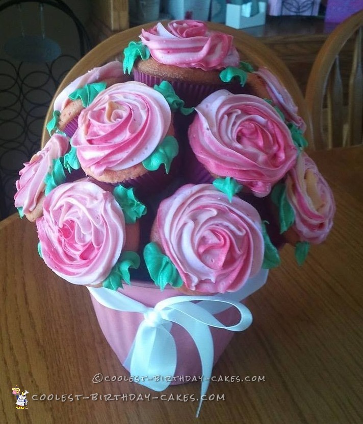 Easy Cupcake Bouquet of Roses Cake