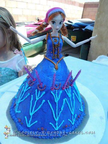 Easy Frozen Anna and Elsa Doll Cakes