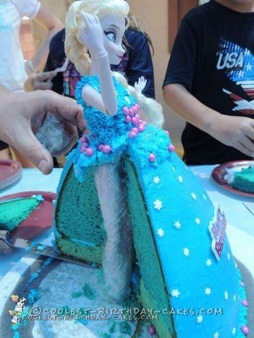 Easy Frozen Anna and Elsa Doll Cakes