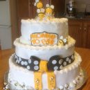 Mommy to Bee Baby Shower Cake