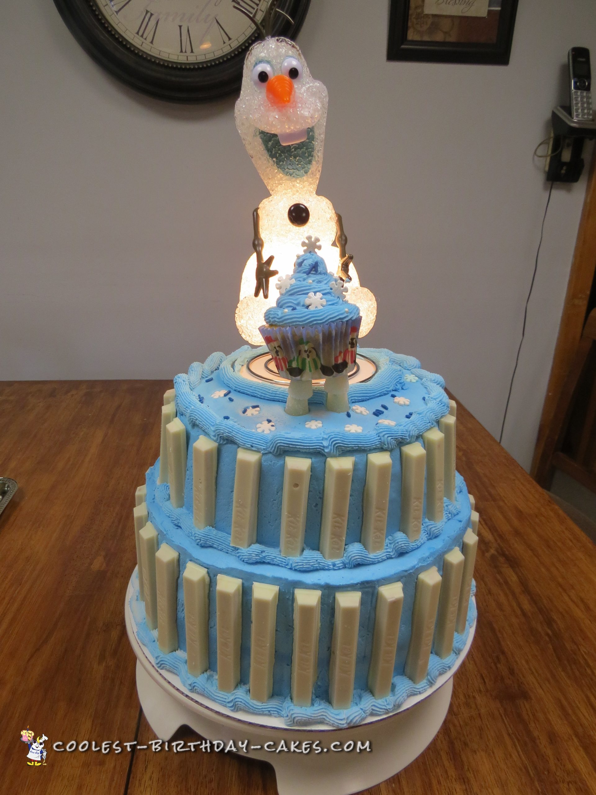 Cool Light Up Olaf Birthday Cake