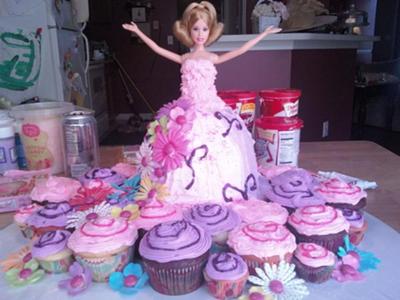 Barbie Cake with cupcakes