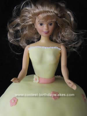 coolest-birthday-barbie-cake-275-21377557.jpg