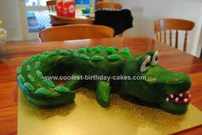 coolest-crocodile-birthday-cake-58-21379563.jpg