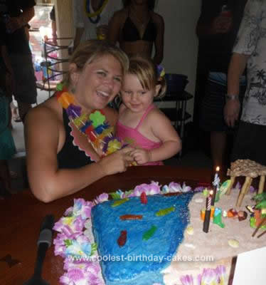 coolest-dora-luau-beach-birthday-cake-62-21389728.jpg