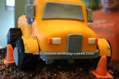 coolest-dump-truck-cake-59-21389702.jpg