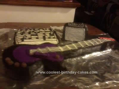 coolest-electric-guitar-cake-228-21676267.jpg