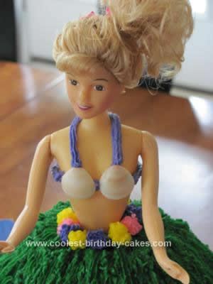 coolest-hula-barbie-cake-design-25-21383788.jpg