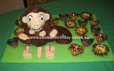 Monkey Cake with Animal Cupcakes
