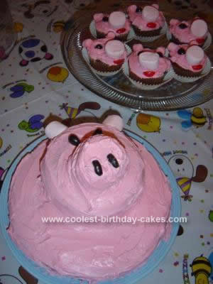 Homemade Pig Cake with Pigglet Cupcakes