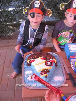 coolest-pirate-ship-birthday-cake-165-21632343.jpg