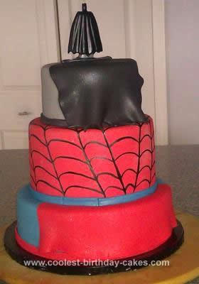 coolest-superhero-birthday-cake-11-21629396.jpg