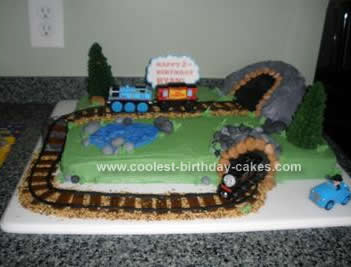 coolest-thomas-the-train-cake-design-167-21388862.jpg