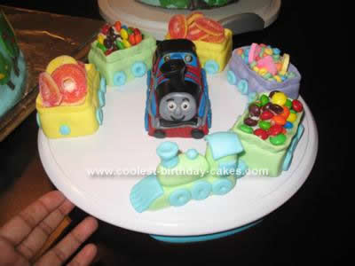 coolest-thomas-the-train-cake-design-169-21394900.jpg