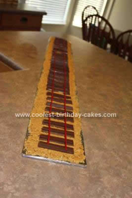 coolest-train-cake-design-143-21384608.jpg