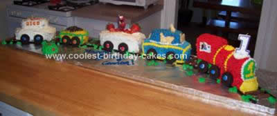 coolest-train-cake-idea-145-21394633.jpg