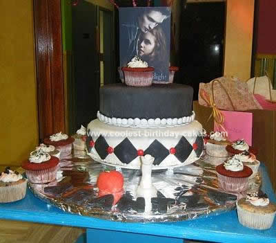 Homemade Twilight Themed Cake Idea