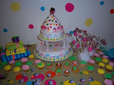 homemade-barbie-polka-dot-dominican-cake-21370665.jpg