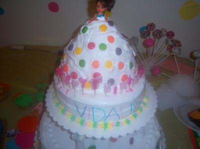 homemade-barbie-polka-dot-dominican-cake-21370666.jpg