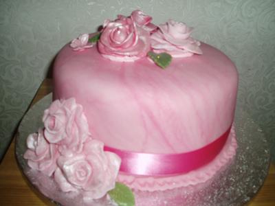 homemade-romantic-cake-21381727.jpg