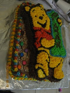 homemade-winnie-the-pooh-first-birthday-cake-21552207.jpg