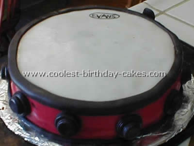 Drum-Shaped Cake