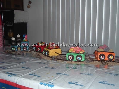 Coolest Train Birthday Cakes and Photos